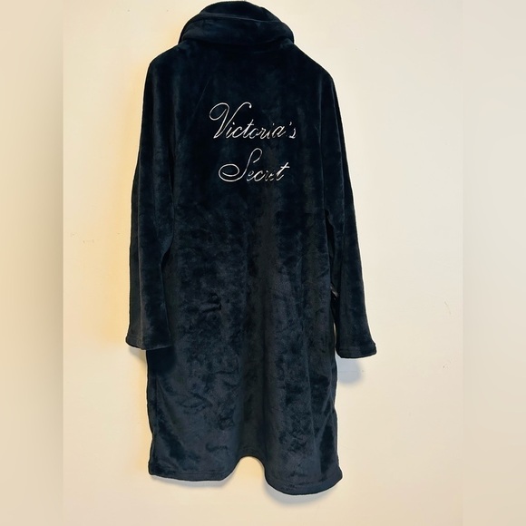 VICTORIA SECRET BLACK FLEECE COZY ROBE SIZE M/L - Picture 2 of 4